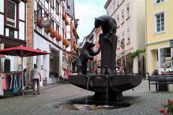 Bärenbrunnen op de Bernkastel Marktplatz