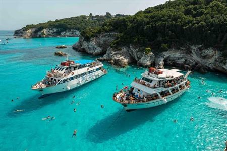 Boek je boottocht naar Paxos, Antipaxos en de Blue Caves incl. zwemstops