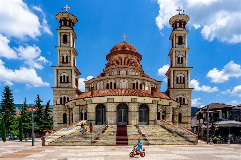 De Orthodoxe kathedraal van Korçë bezoeken