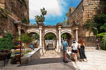 De Poort van Hadrianus, Antalya