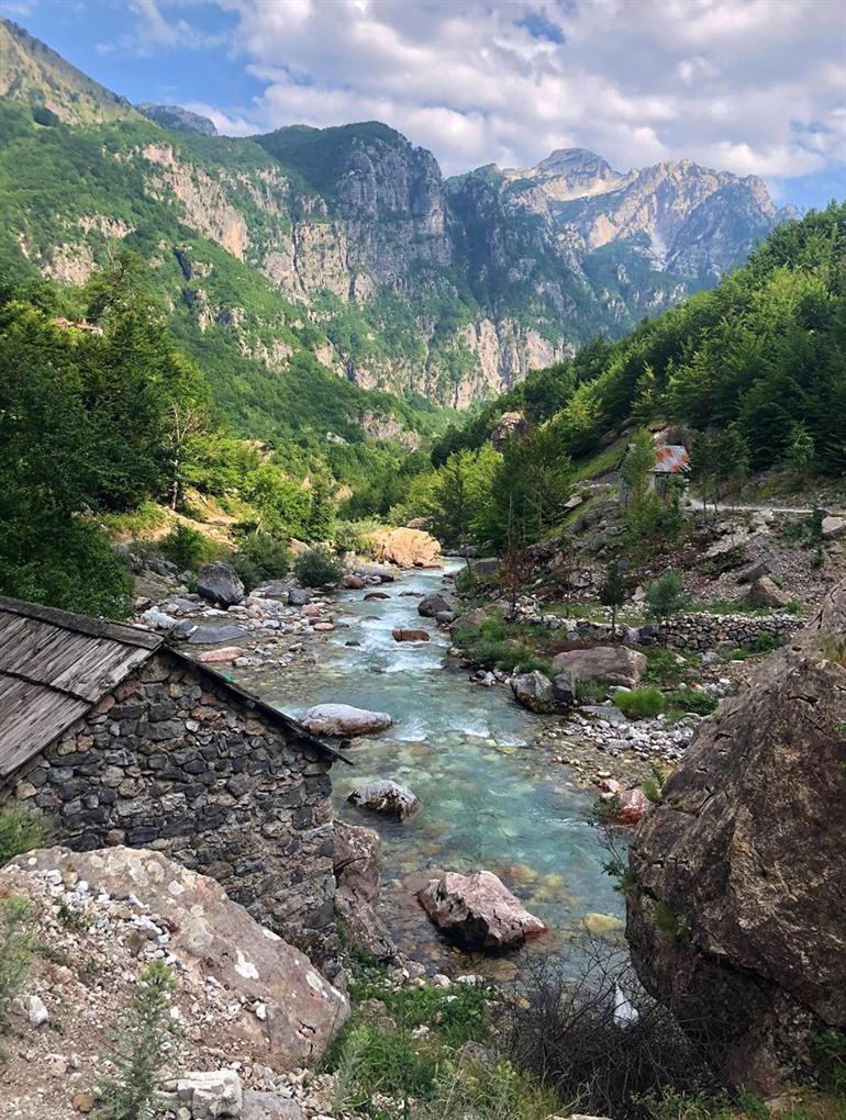 Hike van Theth naar Valbona door de Albanese Alpen