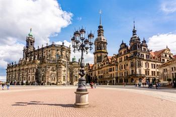 Katholische Hofkirche (kathedraal van Dresden) en het kasteel