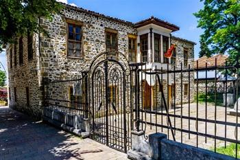 Nationaal Onderwijsmuseum (Muzeu Kombëtar i Arsimit) in Korçë bezoeken