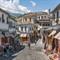 Slenter door de gezellige straatjes van Gjirokaster, Albanië