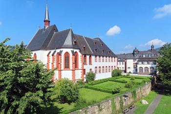 St. Nikolaus-ziekenhuis bezoeken in Bernkastel-Kues, Moezel