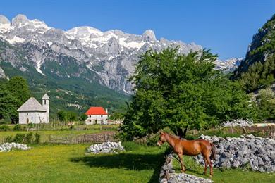 Wandeling Shkodër - Theth - Valbona (17 km) door de Albanese Alpen