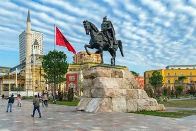 Stadswandeling door Tirana: ontdek de highlights van de Albanese hoofdstad